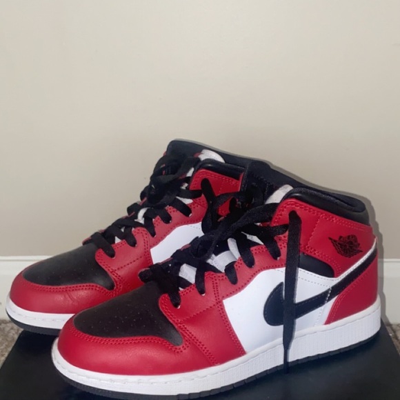 JORDAN AIR JORDAN 1 MID GS BLACK/RED/WHITE - Picture 4 of 4